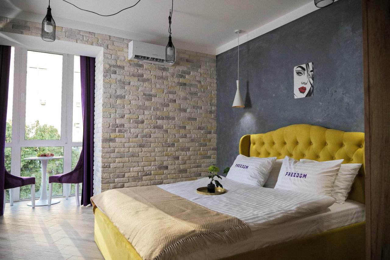 Freedom Apartments In City Center Kiev Exterior foto